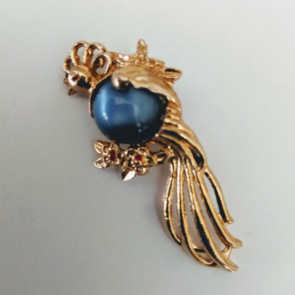 Vintage bird of paradise pin brooch w blue stone